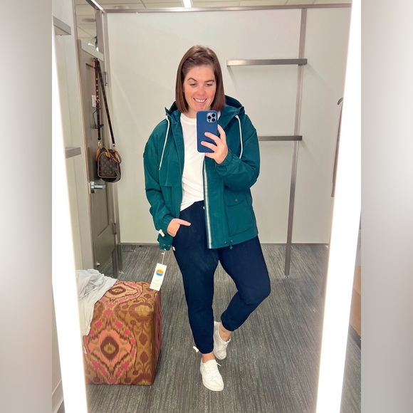 NWT Vuori Women’s Elijo Rain Jacket in Grass - Picture 7 of 7